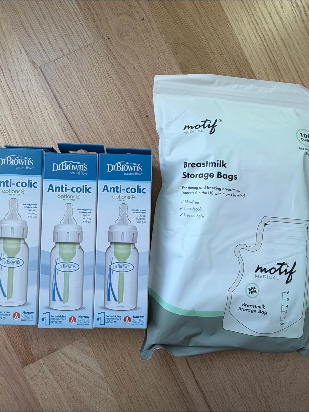 NWT!! Motif Breast Milk Bags and set of Dr. Browns 4oz Bottles